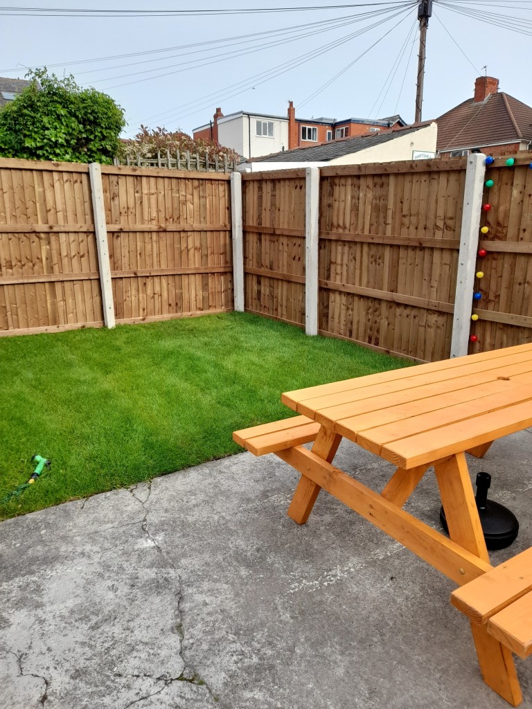 Lot: 32 - FORMER GUEST HOUSE WITH POTENTIAL - View of Garden